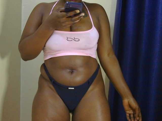 PrettyAchy live cam on BongaCams