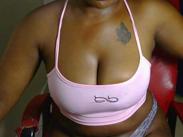 PrettyAchy live cam on BongaCams