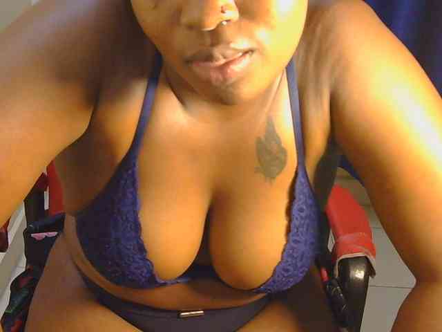 PrettyAchy webcam
