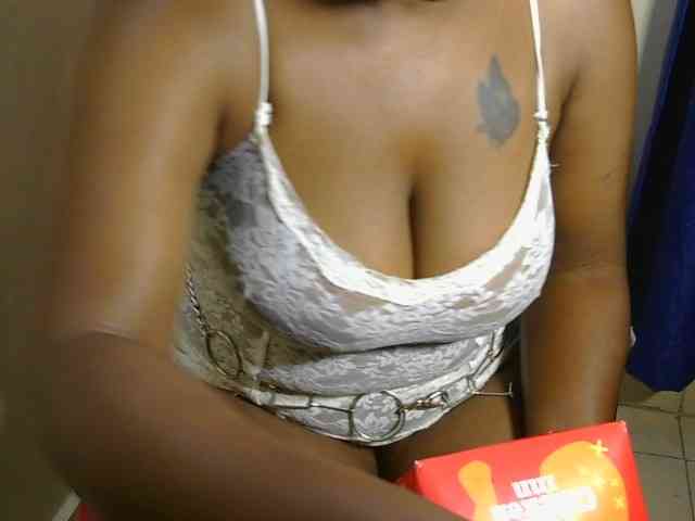 PrettyAchy webcam