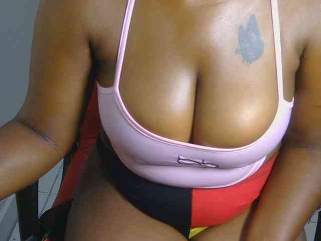 PrettyAchy webcam