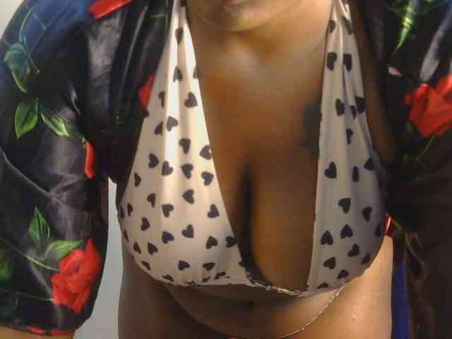 PrettyAchy webcam