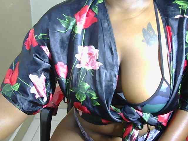 PrettyAchy webcam