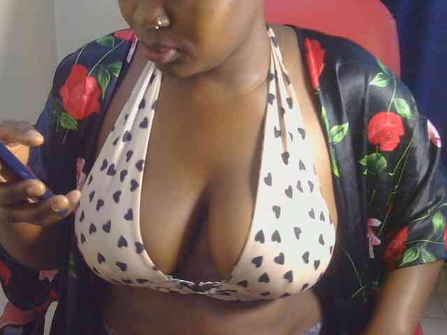 PrettyAchy webcam