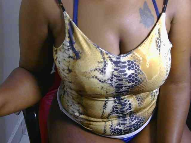 PrettyAchy webcam