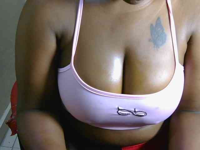 PrettyAchy webcam
