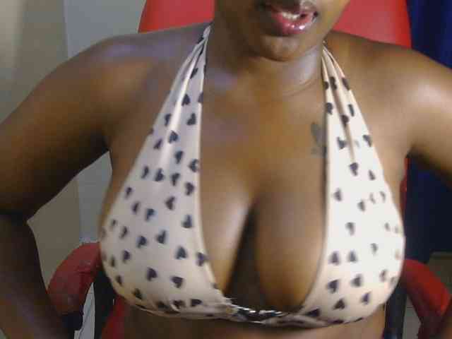 PrettyAchy webcam