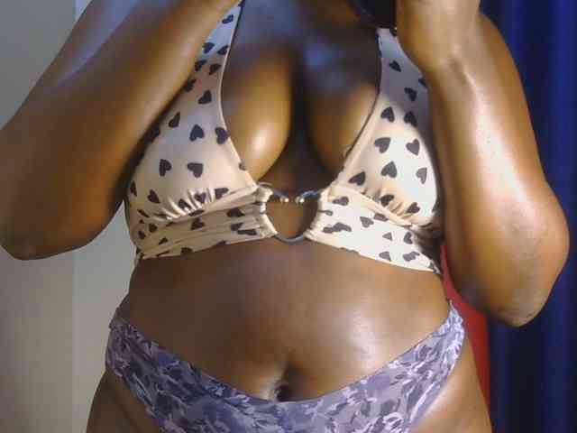 PrettyAchy webcam