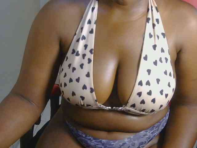 PrettyAchy webcam