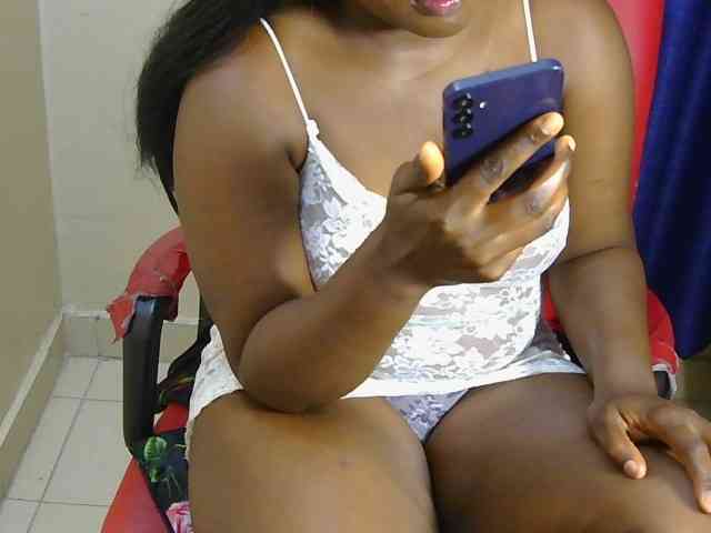 PrettyAchy webcam