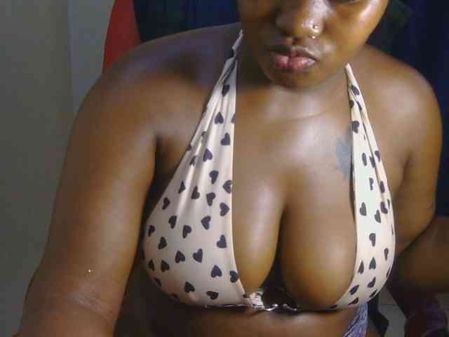 PrettyAchy webcam
