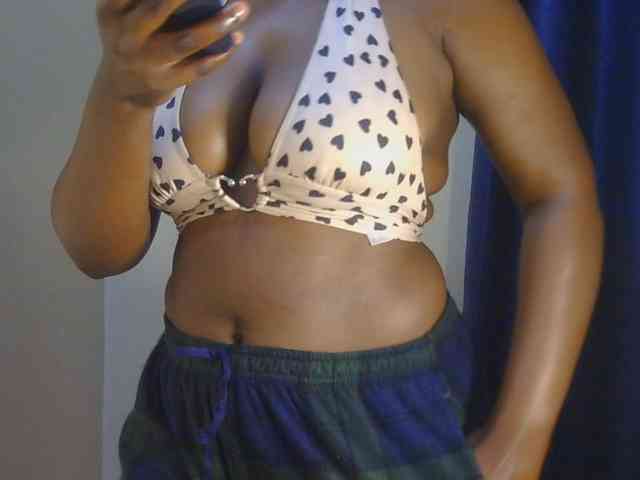 PrettyAchy webcam
