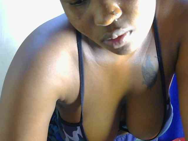 PrettyAchy webcam