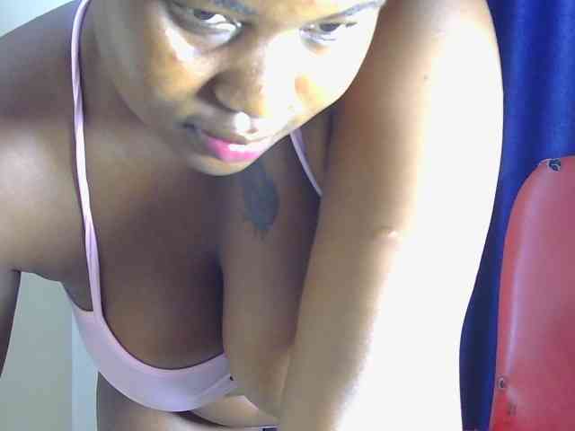 PrettyAchy webcam