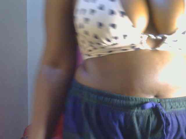 PrettyAchy webcam