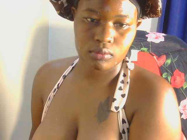 PrettyAchy webcam