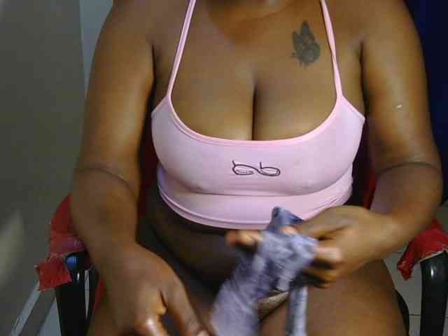 PrettyAchy webcam