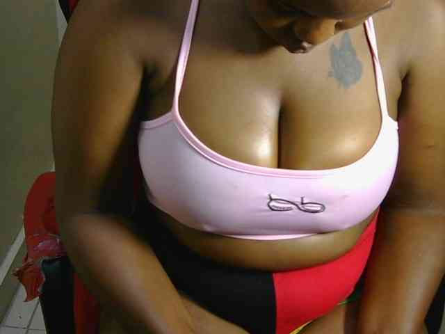 PrettyAchy webcam