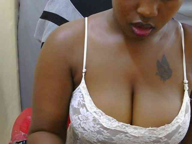 PrettyAchy webcam