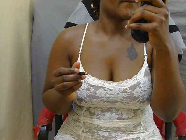 PrettyAchy webcam