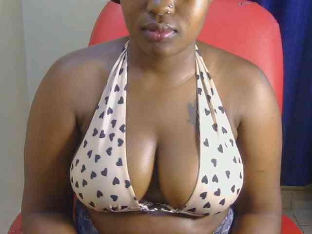 PrettyAchy webcam