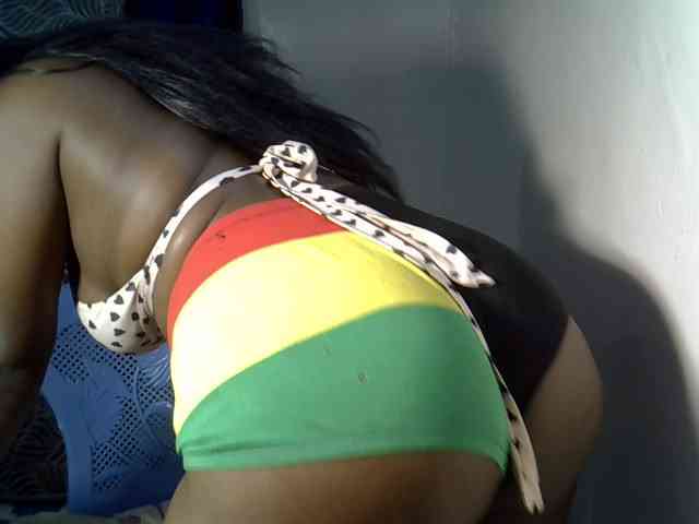 PrettyAchy webcam