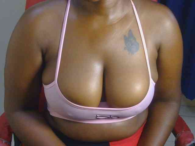 PrettyAchy webcam