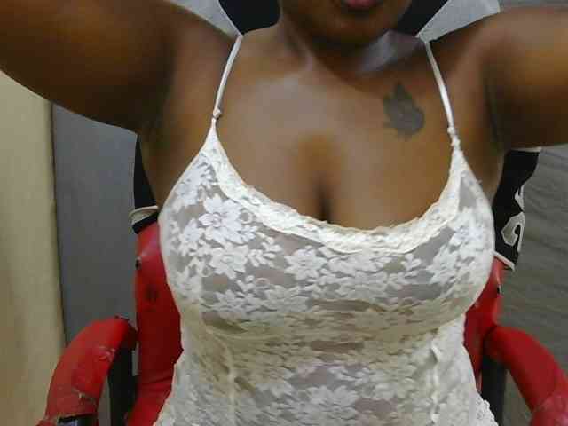 PrettyAchy webcam
