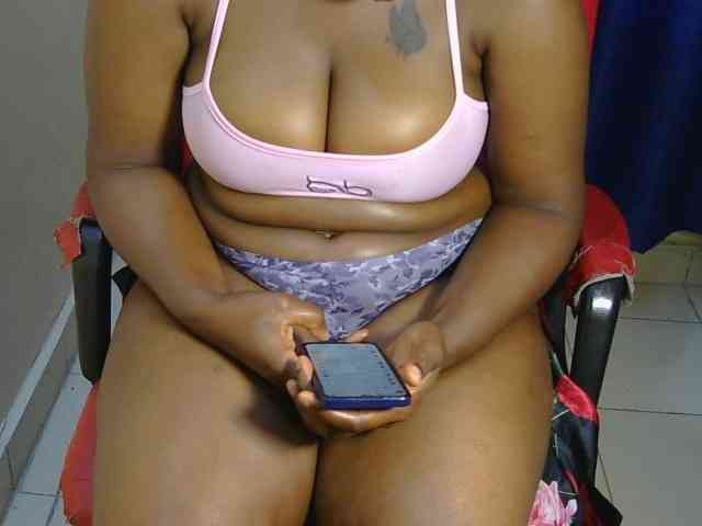 PrettyAchy webcam