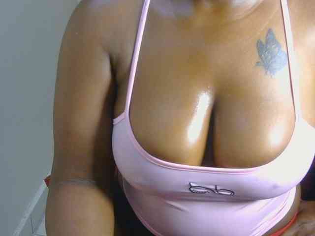 PrettyAchy webcam