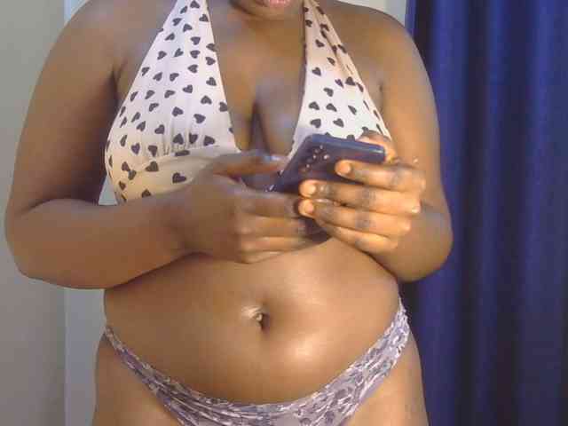 PrettyAchy webcam