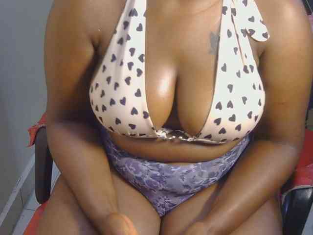 PrettyAchy webcam