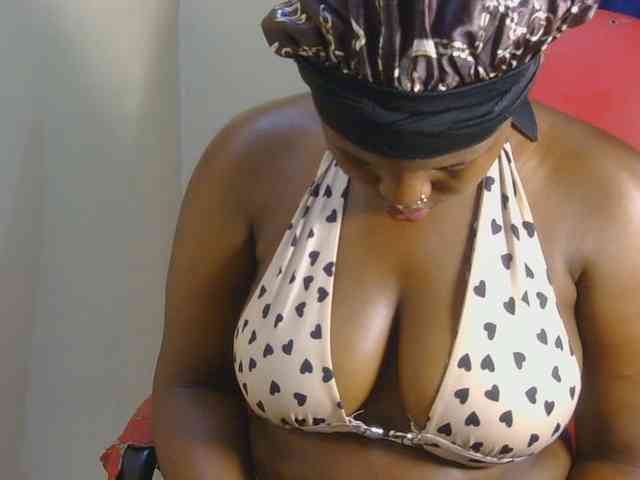 PrettyAchy webcam