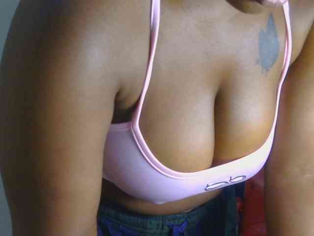 PrettyAchy webcam