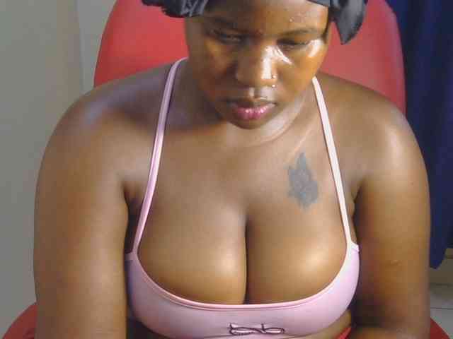 PrettyAchy webcam