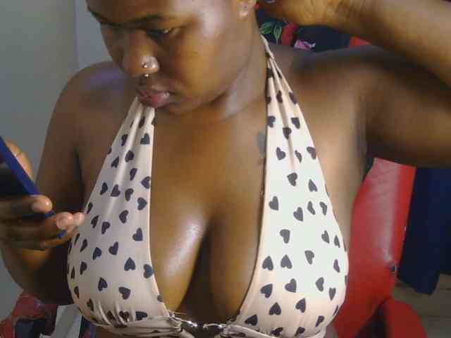 PrettyAchy webcam