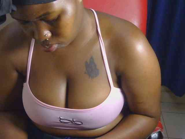 PrettyAchy webcam
