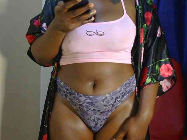PrettyAchy webcam