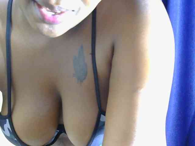PrettyAchy webcam