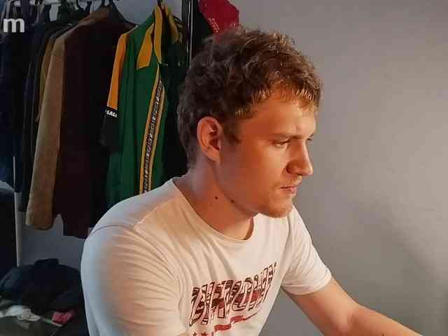 Zoolserzhko99's cam show statistics and live stream