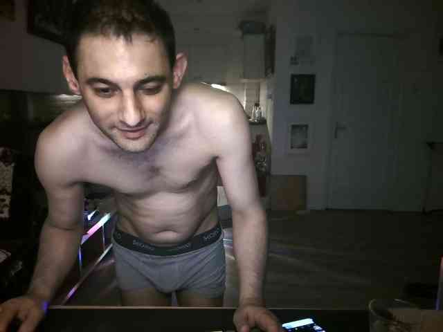 Mihaimichael's cam show statistics and live stream