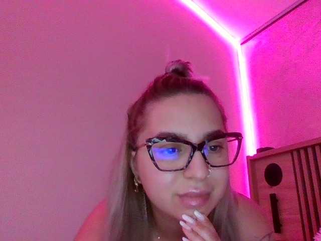 xLexi live webcam show