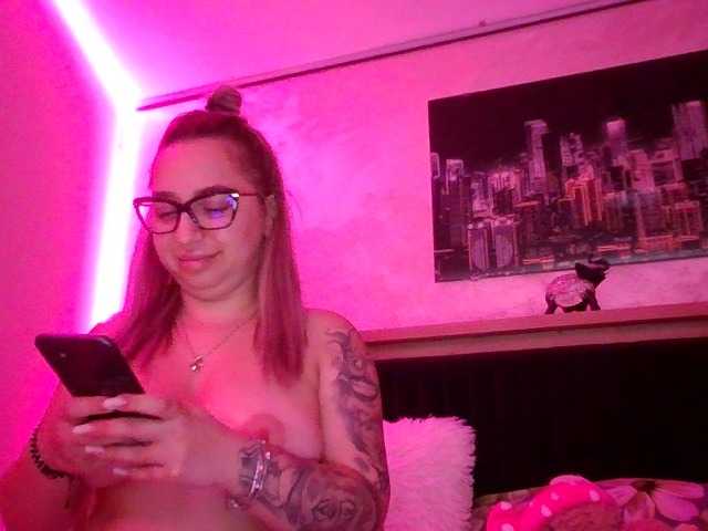 xLexi live webcam show