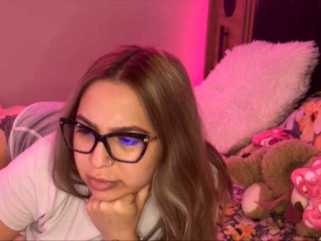 xLexi live cam on BongaCams