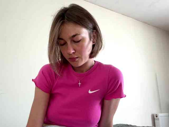 AnishaTrostle webcam