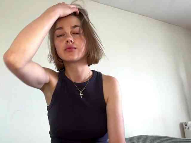 AnishaTrostle webcam