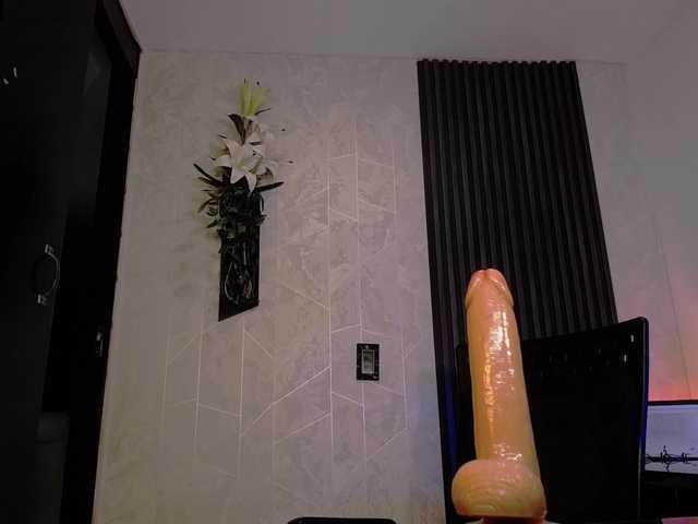 oliviawildee live cam on BongaCams