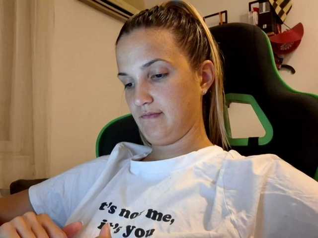 lean-cheeky live cam on BongaCams