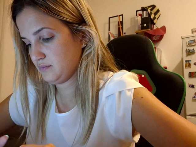 lean-cheeky live cam on BongaCams