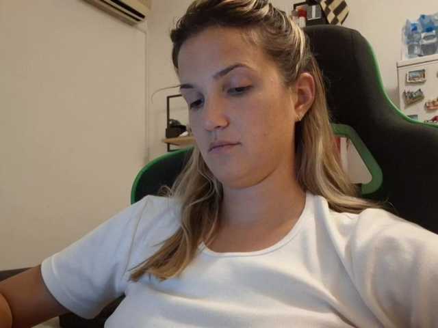 lean-cheeky live cam on BongaCams